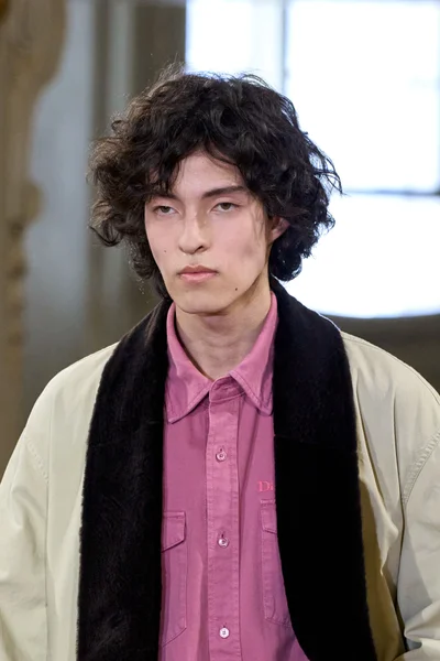 Look 19